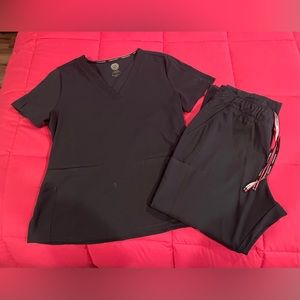Women’s grey Vince Camuto dark grey scrub set. Size M top, M/PL pants.